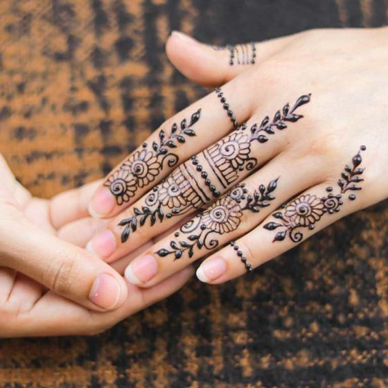 Avec Bell'Masry apportez une touche orientale et conviviale avec un atelier de tatouage éphémère au henné pendant votre évènement